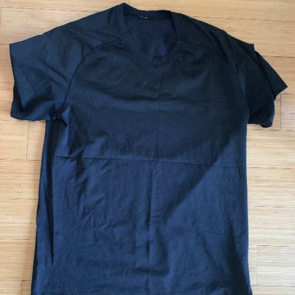 Lululemon Metal Vent Tech 1.0 V-Neck